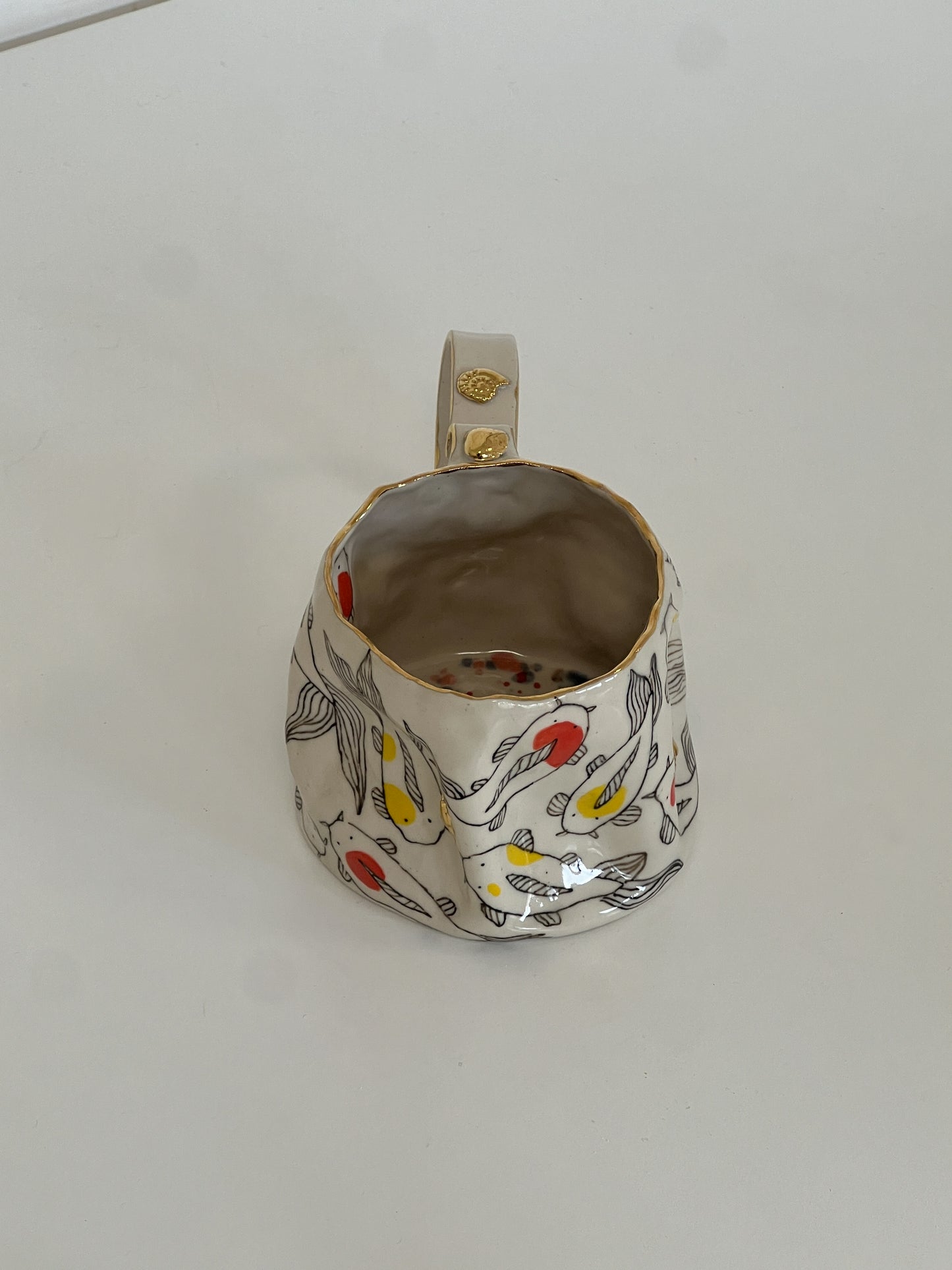 dancing koi mug (shells details)
