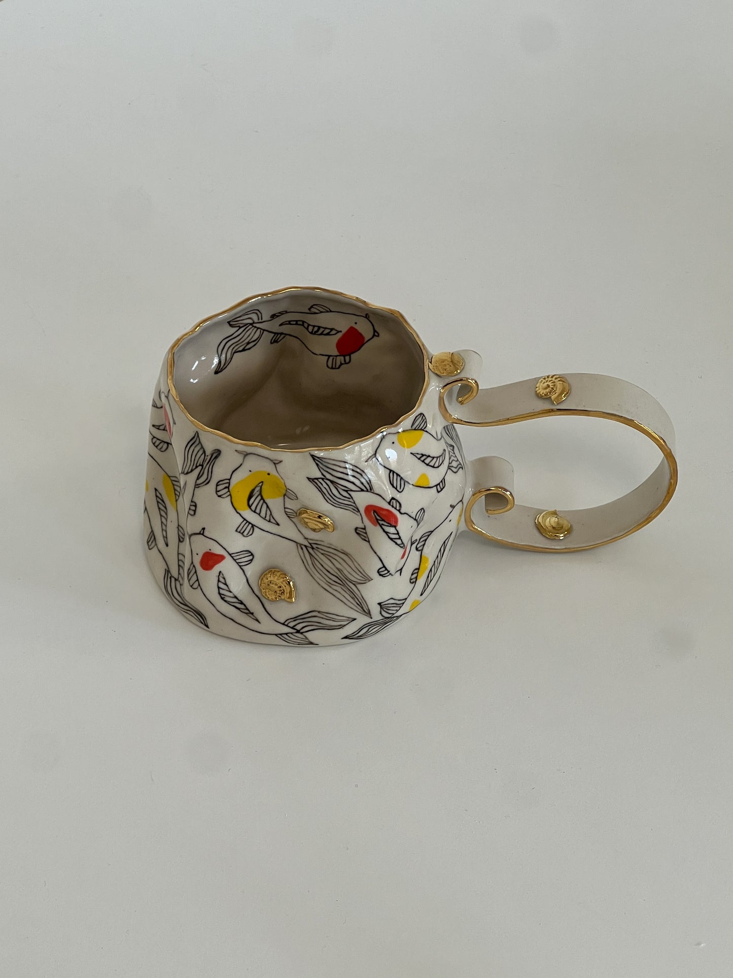 dancing koi mug (shells details)