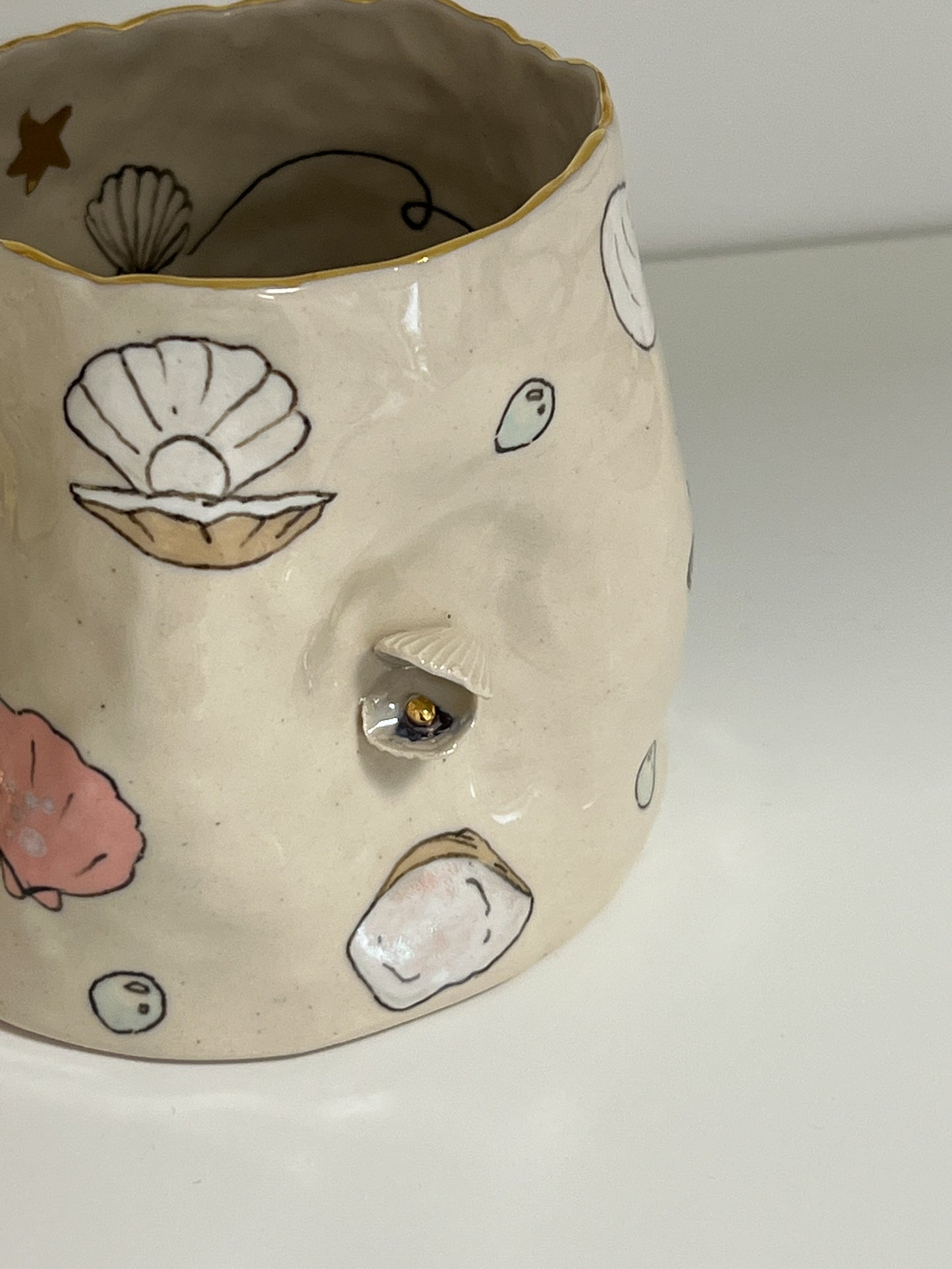 ''collecting sea shells'' mug